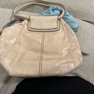 Only used once and comes with the duster bag for safe storage!